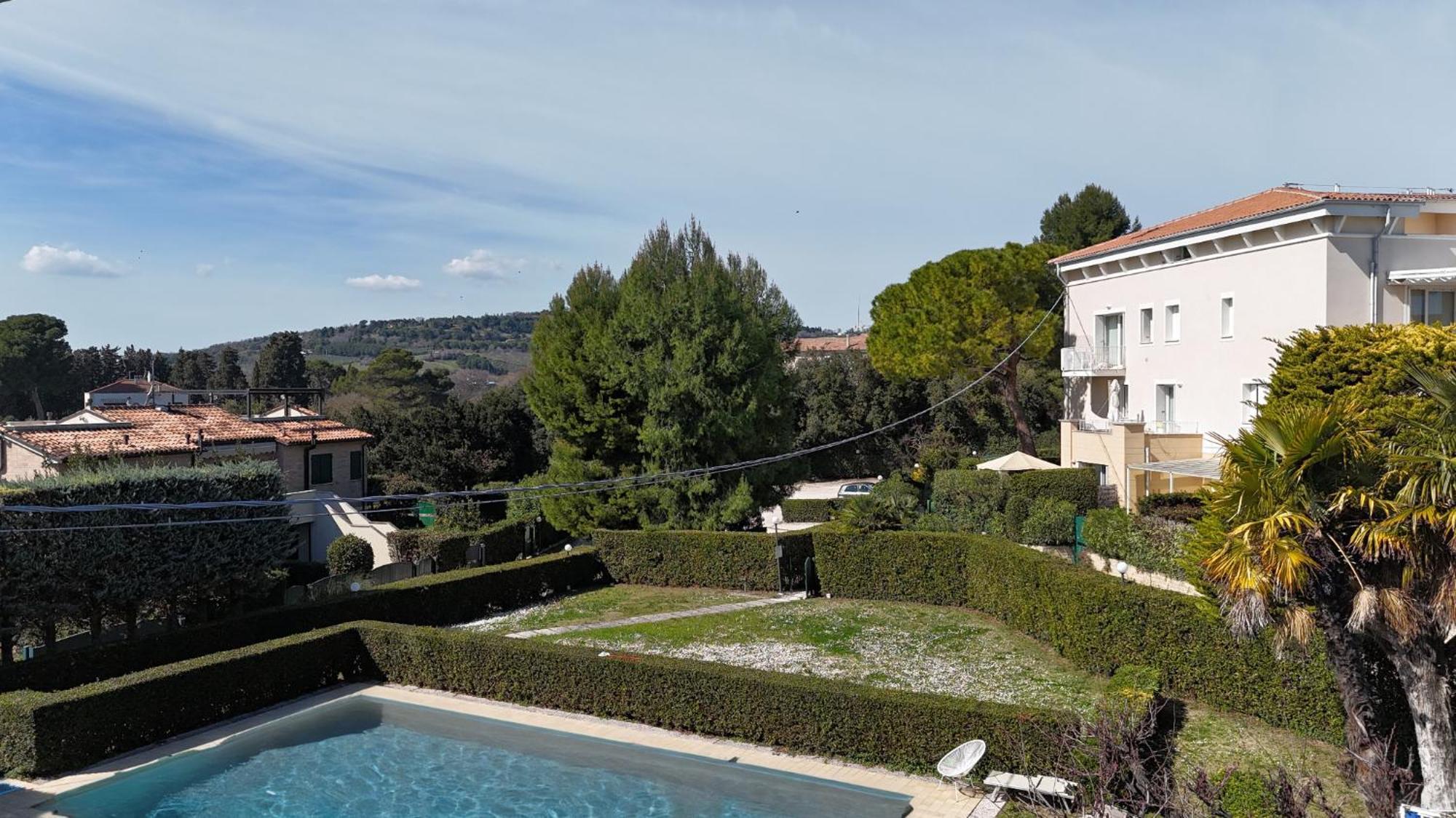 N185 - Numana, Meraviglioso Trilocale Con Terrazzo E Piscina ภายนอก รูปภาพ